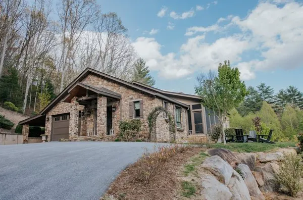 The Farmhouse at Chimney Pond Farm